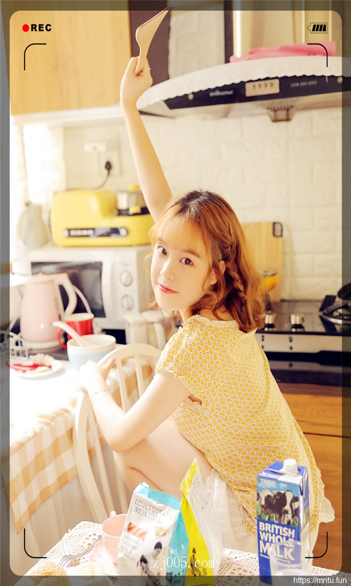 白皙美腿美女私房高清写真图片