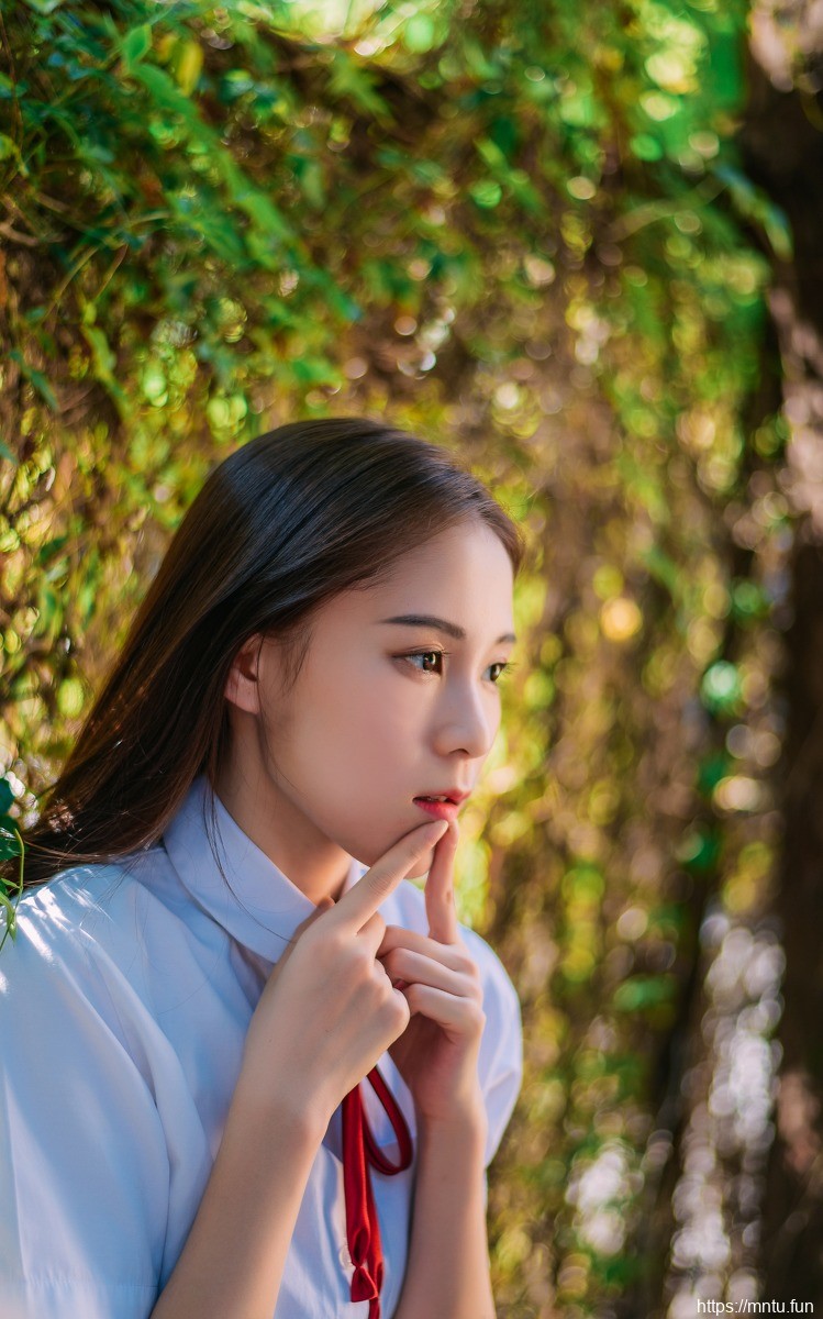 清纯靓丽美女校花学生装迷人写真