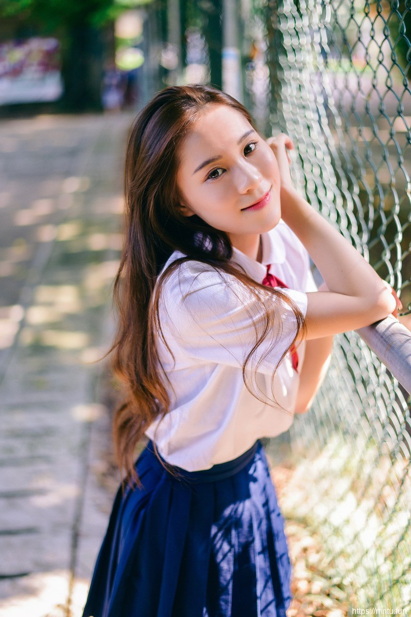 清纯靓丽美女校花学生装迷人写真