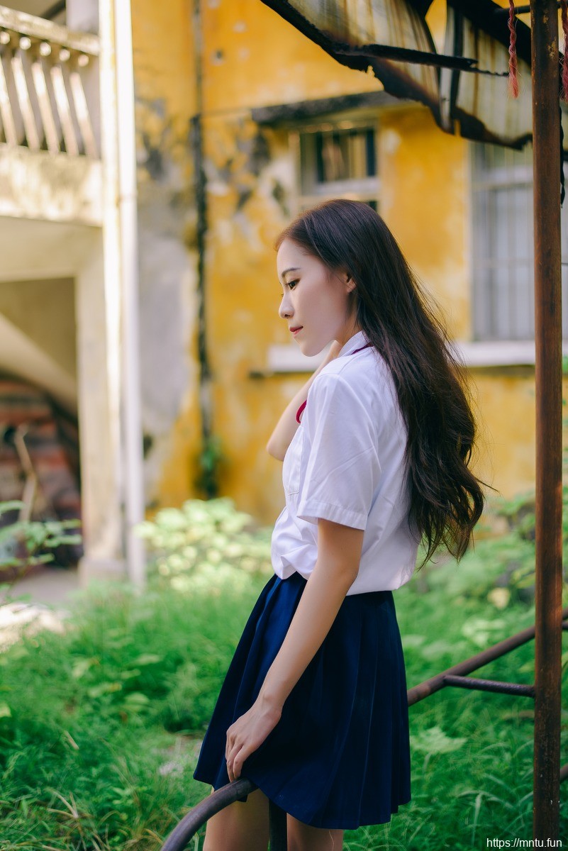 清纯靓丽美女校花学生装迷人写真