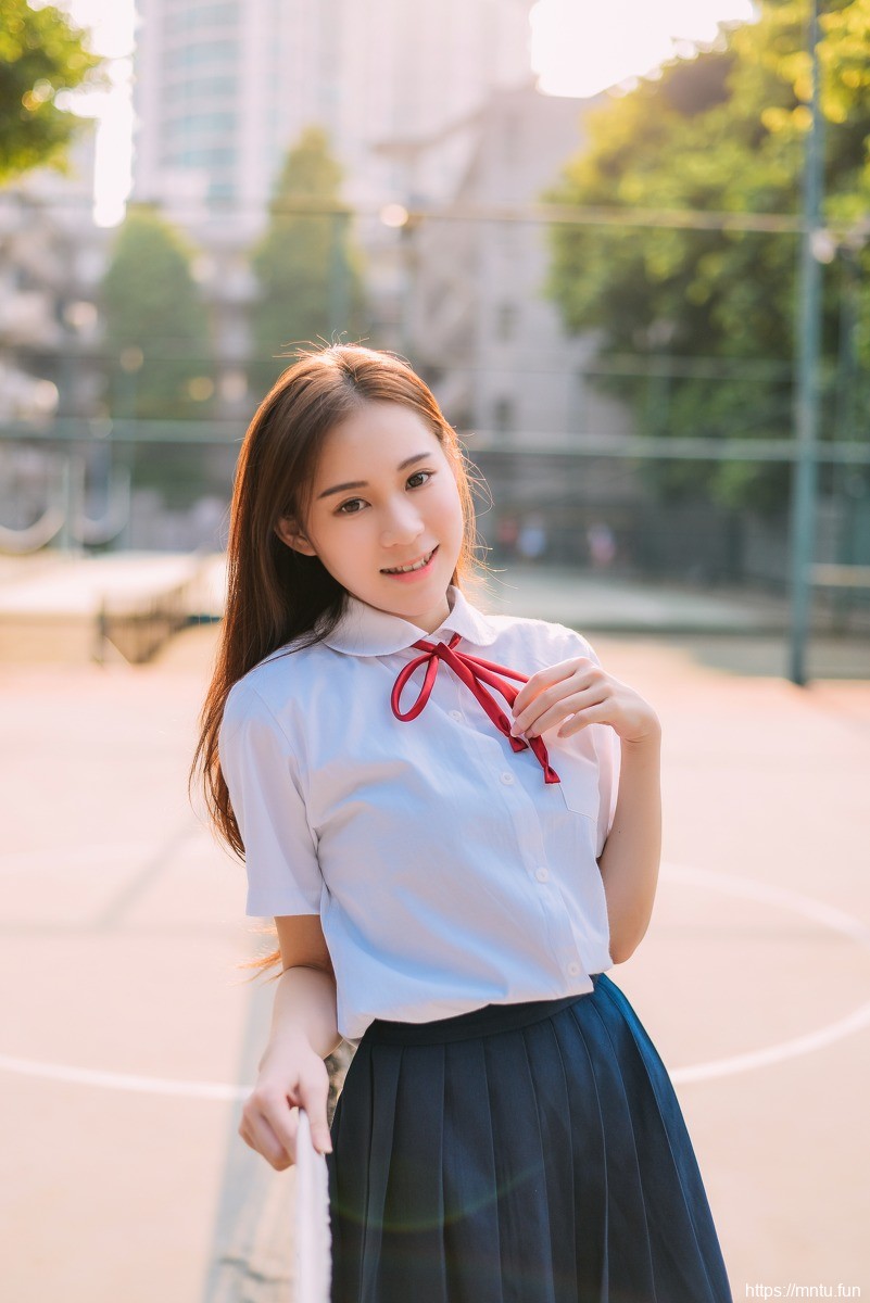 清纯靓丽美女校花学生装迷人写真