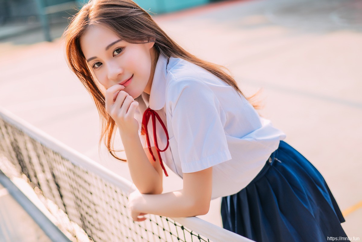 清纯靓丽美女校花学生装迷人写真