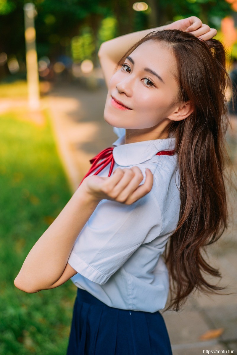 清纯靓丽美女校花学生装迷人写真