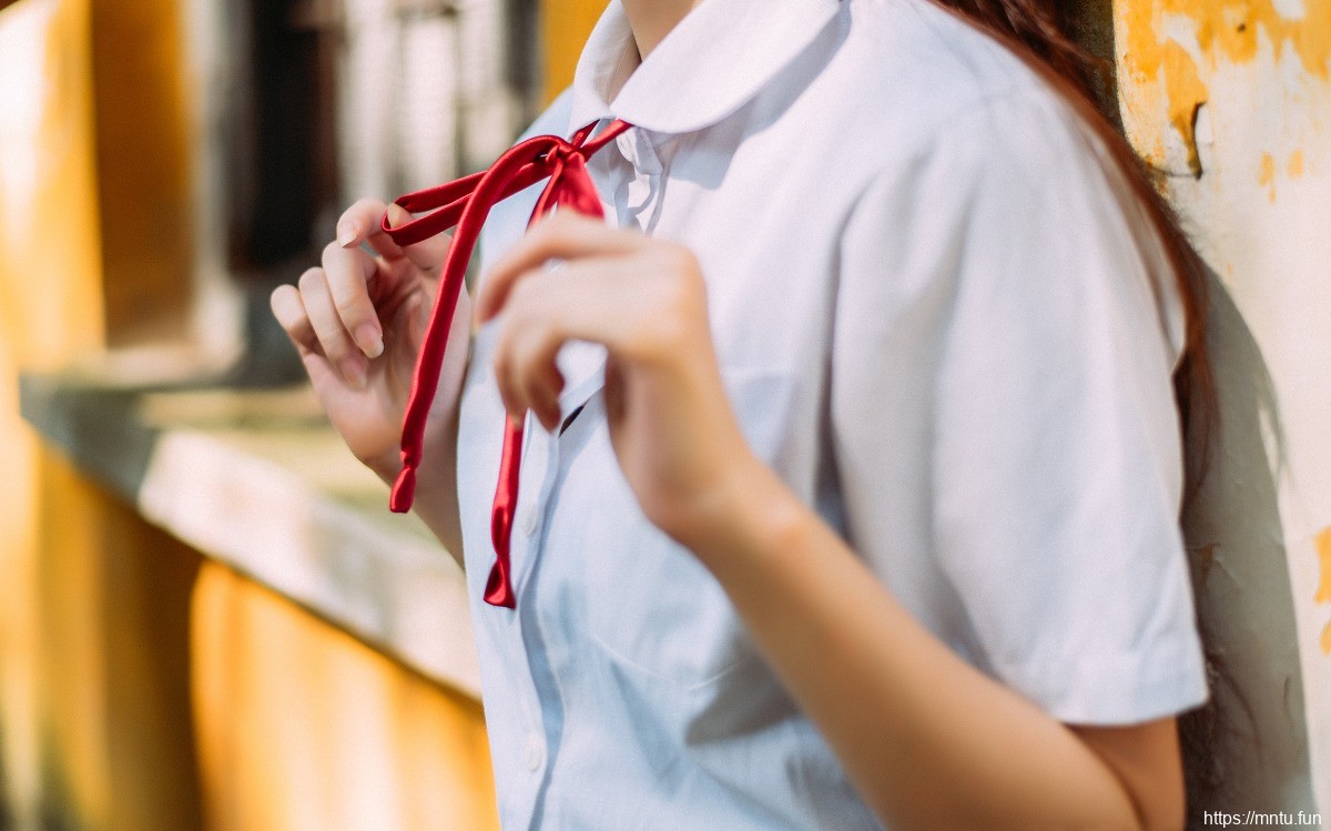 清纯靓丽美女校花学生装迷人写真