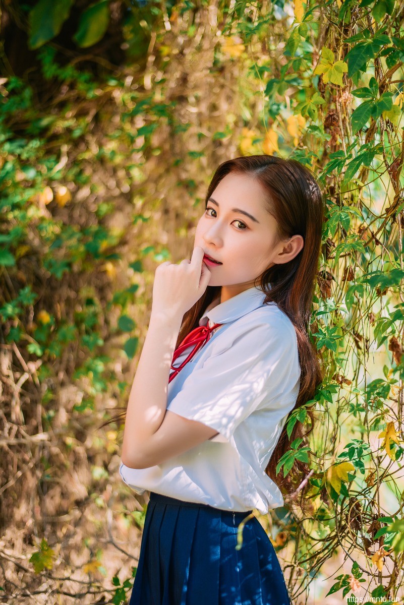 清纯靓丽美女校花学生装迷人写真