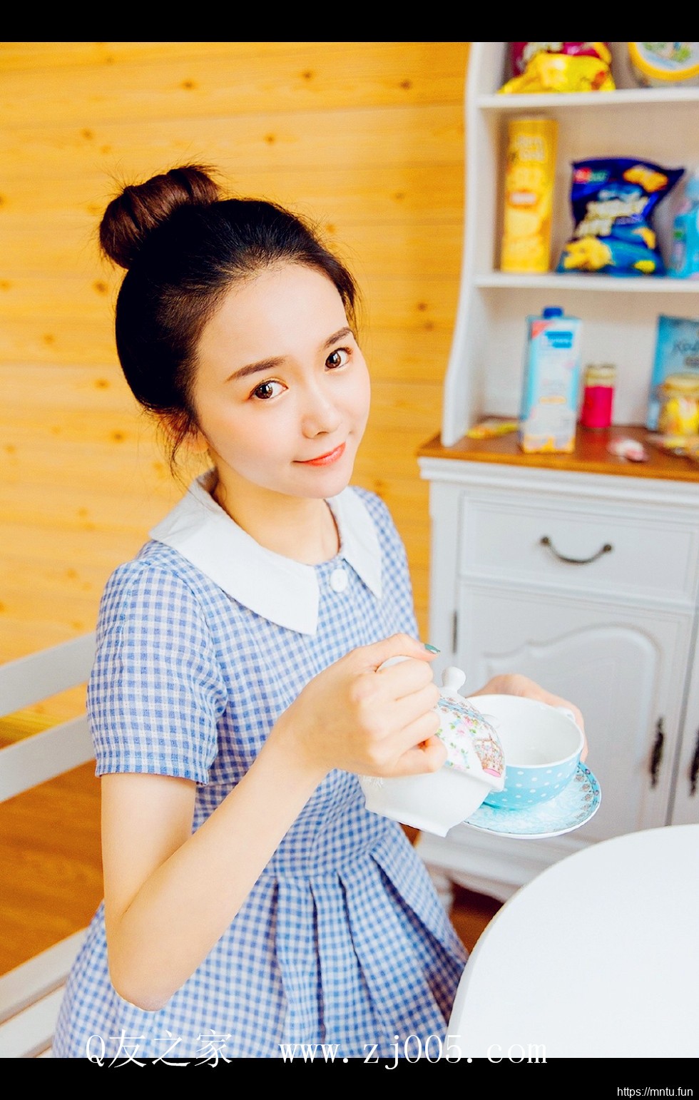 邻家妹妹极品美鲍亚洲美阴低胸裙诱惑写真