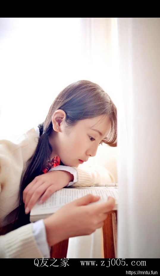 日韩短裙秘书美女大胆脱衣气质美女照片集