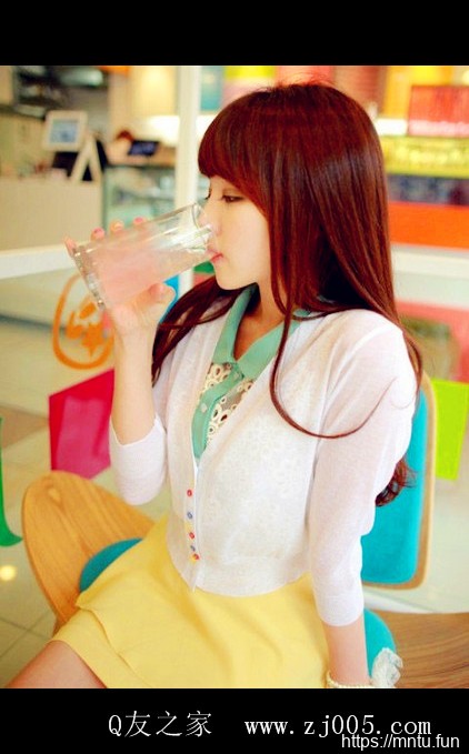 日韩短裙秘书美女大胆脱衣气质美女照片集