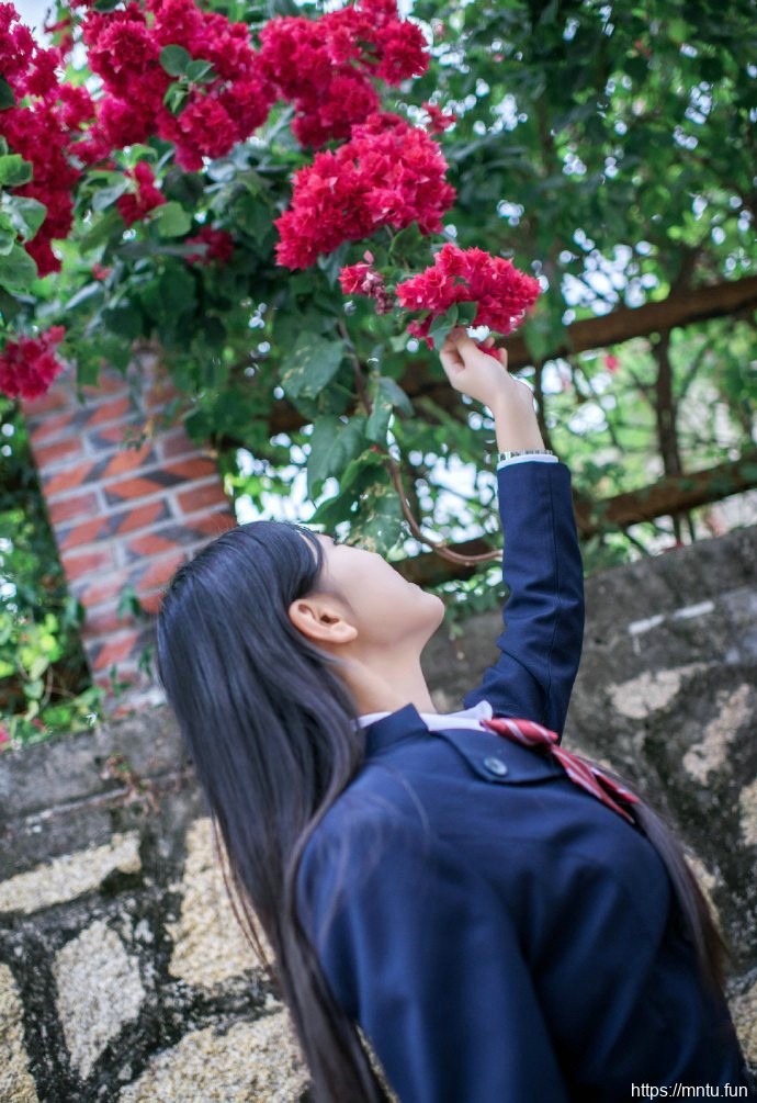 小道剑的制服长发妹子唯美清新写真