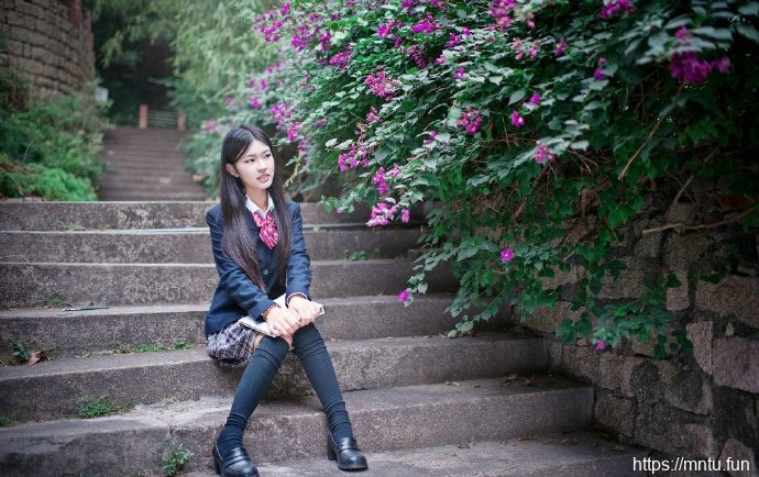 小道剑的制服长发妹子唯美清新写真