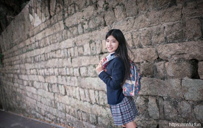 小道剑的制服长发妹子唯美清新写真