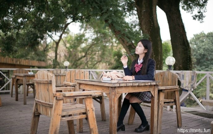小道剑的制服长发妹子唯美清新写真
