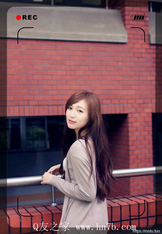 长发美女靓丽动人户外自拍人体艺术摄影