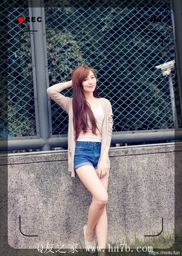 长发美女靓丽动人户外自拍人体艺术摄影