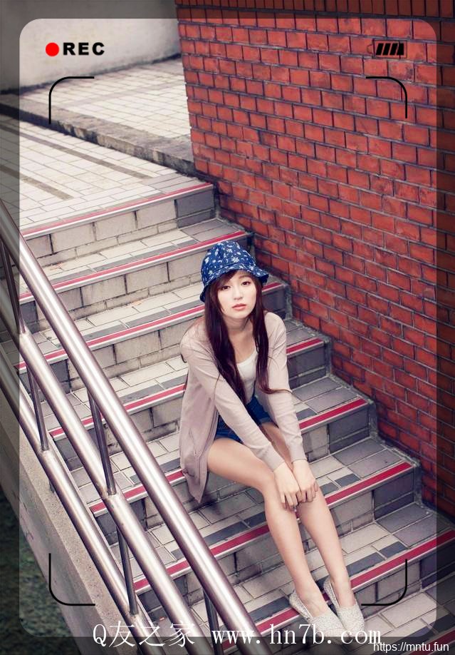 长发美女靓丽动人户外自拍人体艺术摄影