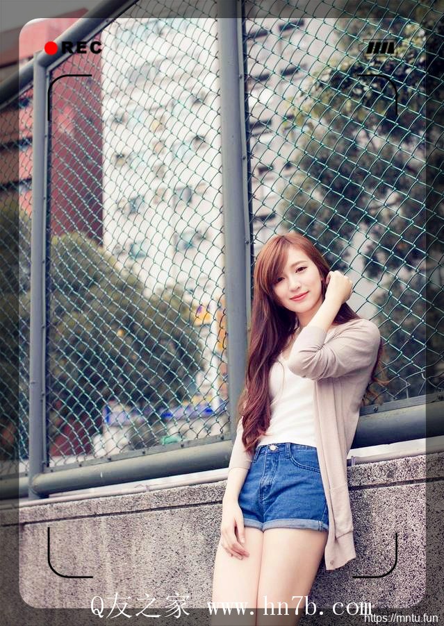 长发美女靓丽动人户外自拍人体艺术摄影