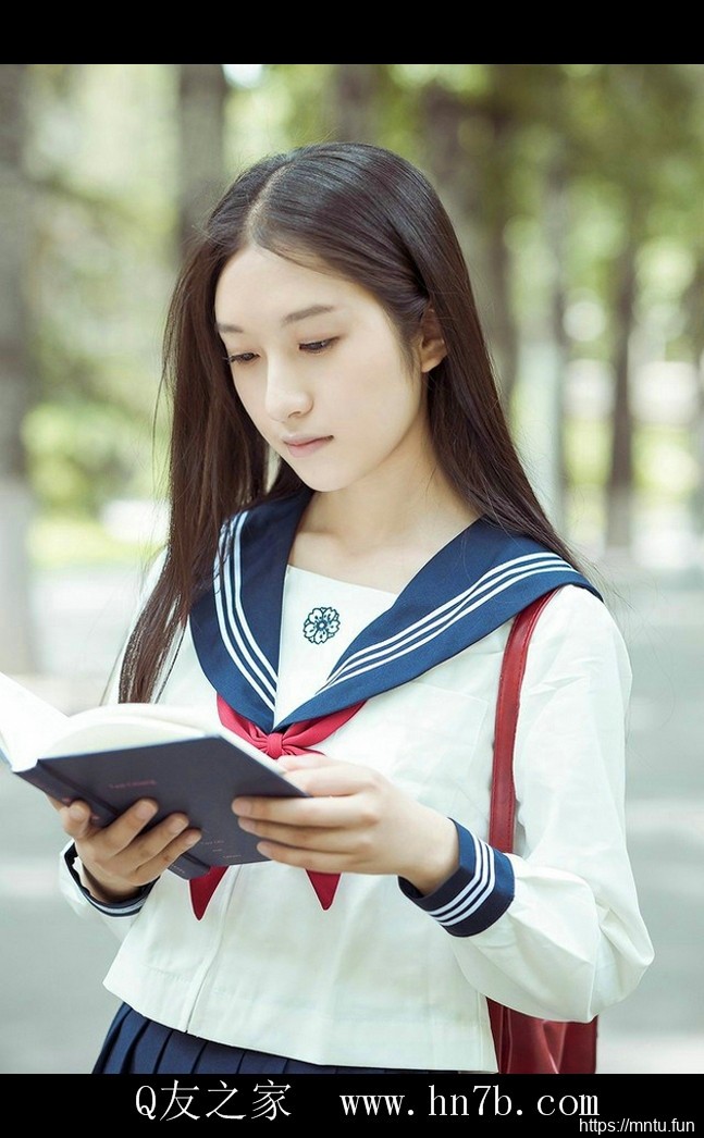自然美的学生妹校园制服唯美写真摄影