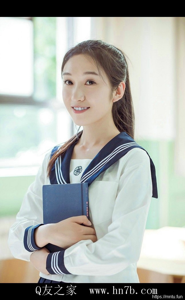 自然美的学生妹校园制服唯美写真摄影