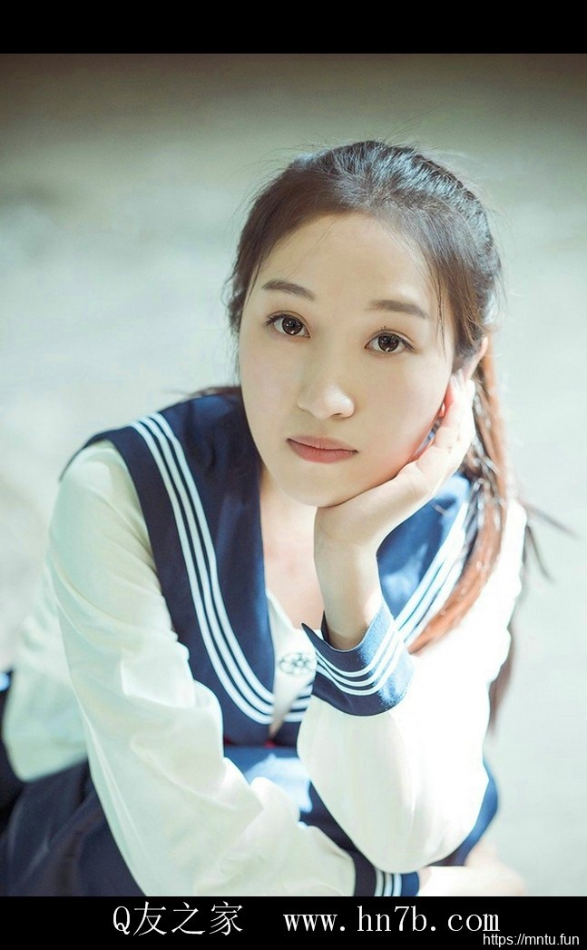自然美的学生妹校园制服唯美写真摄影