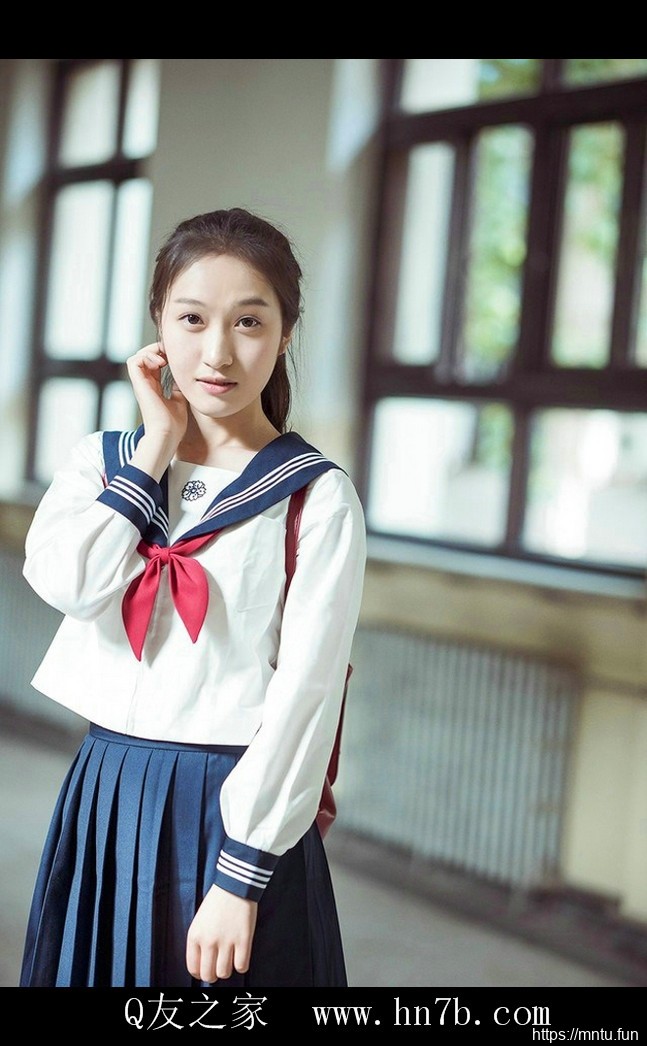 自然美的学生妹校园制服唯美写真摄影