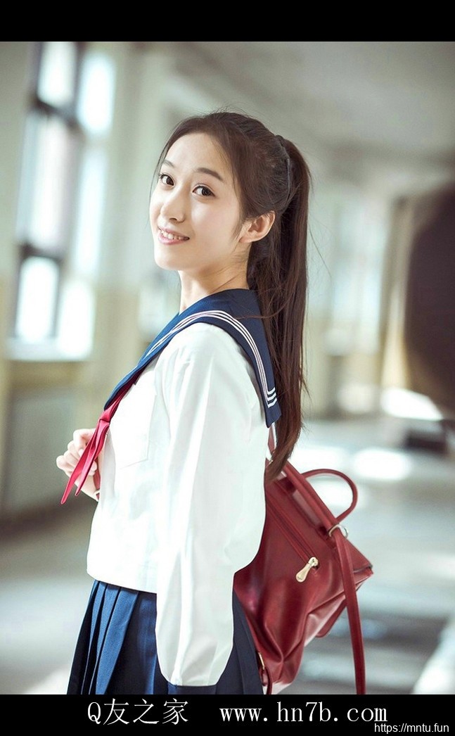 自然美的学生妹校园制服唯美写真摄影