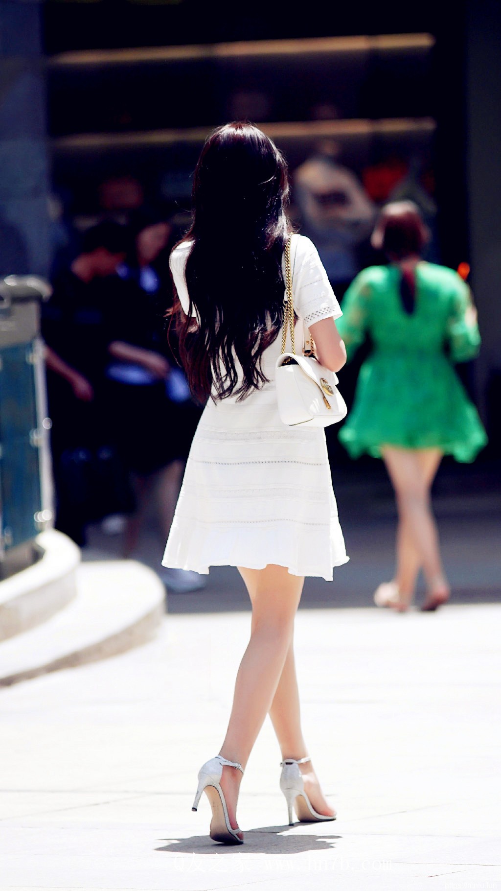 清纯妹子图时尚街拍美女114期  放纵的年代