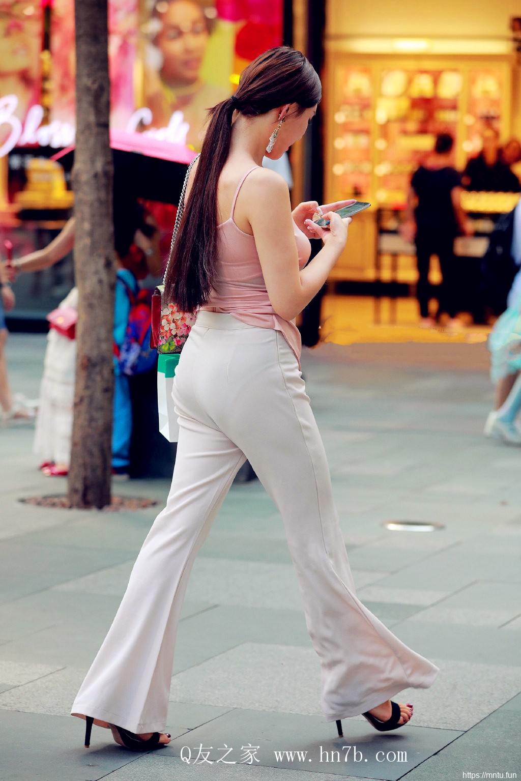 清纯妹子图时尚街拍美女114期  放纵的年代