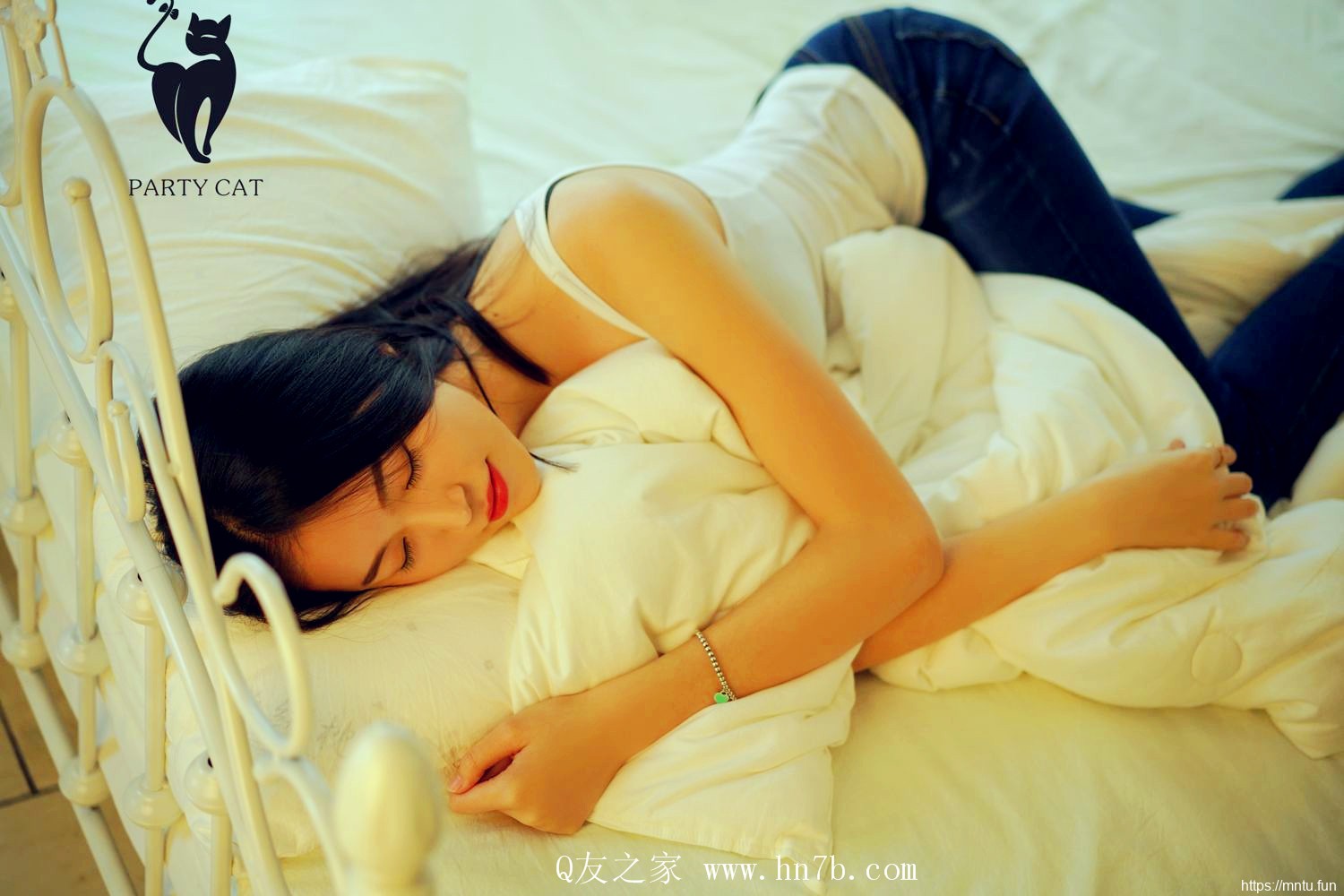 清纯甜美少女紫琪无遮挡人体艺术图片摄影