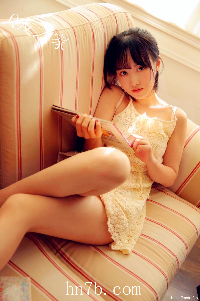 丰满清纯美女性感吊带长腿美女写真摄影欣赏