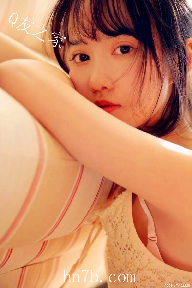 丰满清纯美女性感吊带长腿美女写真摄影欣赏