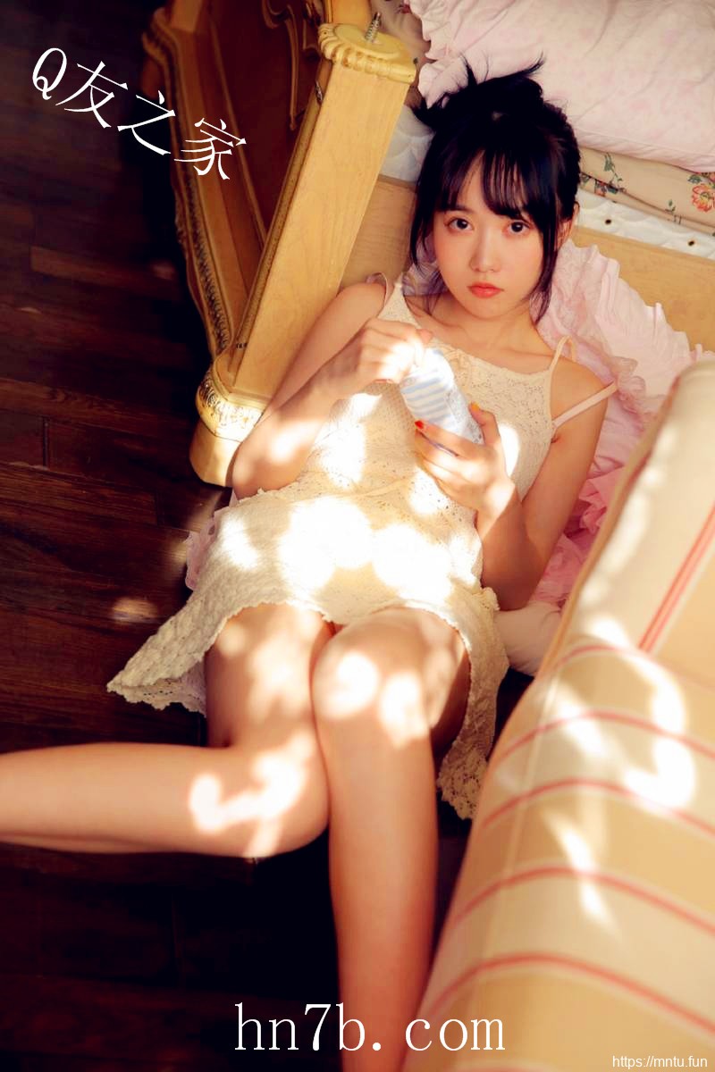 丰满清纯美女性感吊带长腿美女写真摄影欣赏