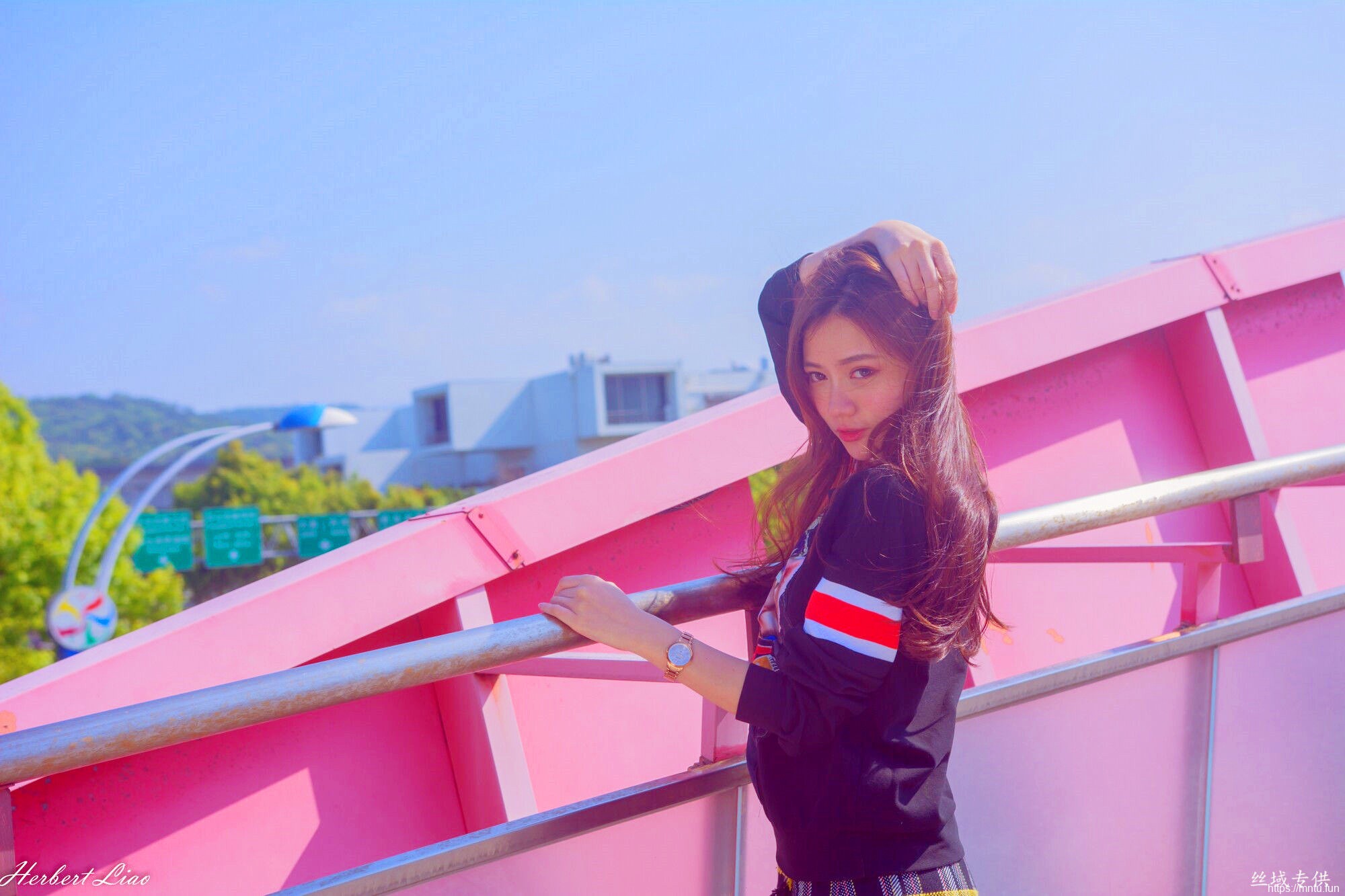 台湾网红美女苏小立MM翘臀后进式动态图集