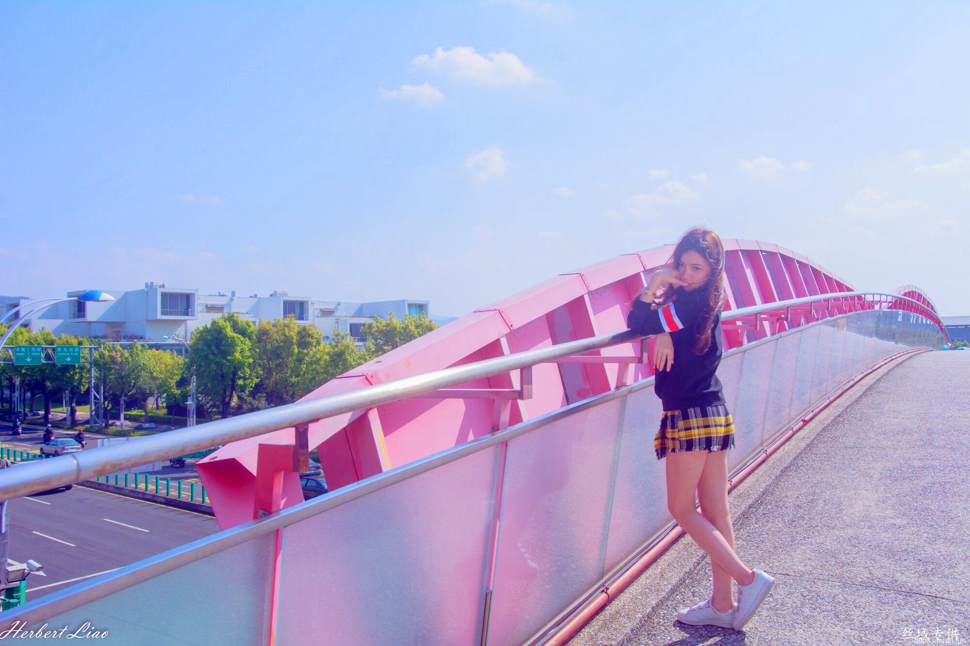 台湾网红美女苏小立MM翘臀后进式动态图集