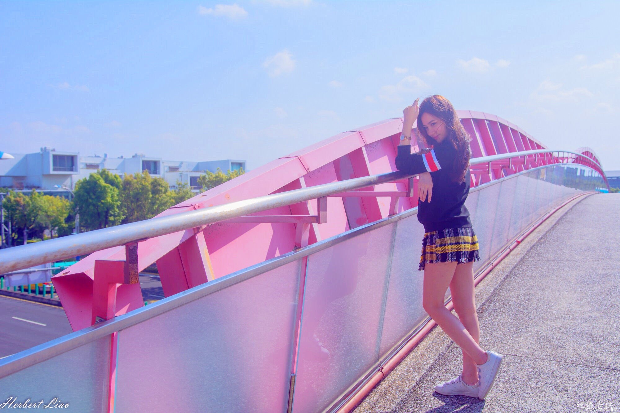 台湾网红美女苏小立MM翘臀后进式动态图集