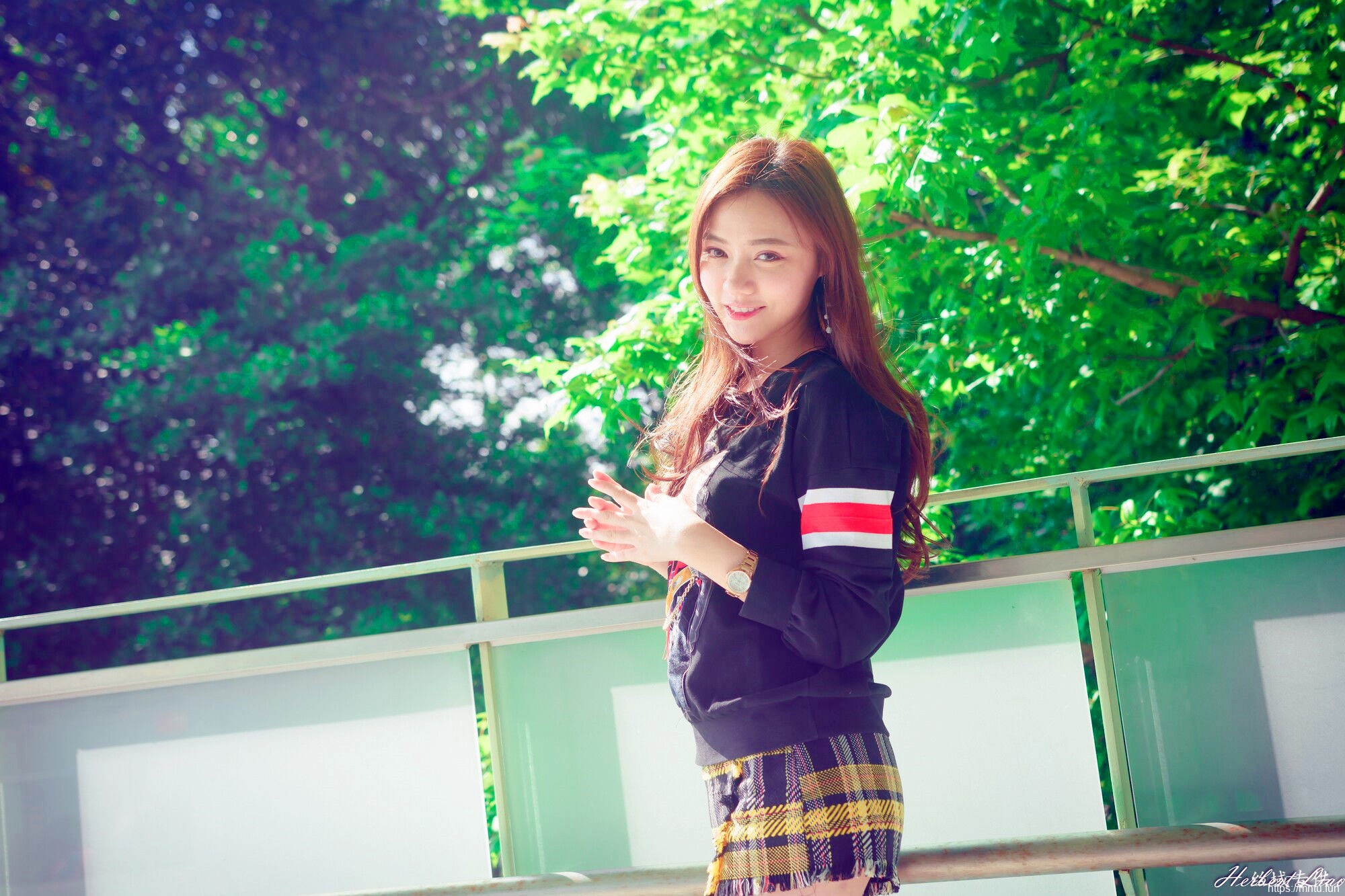 台湾网红美女苏小立MM翘臀后进式动态图集