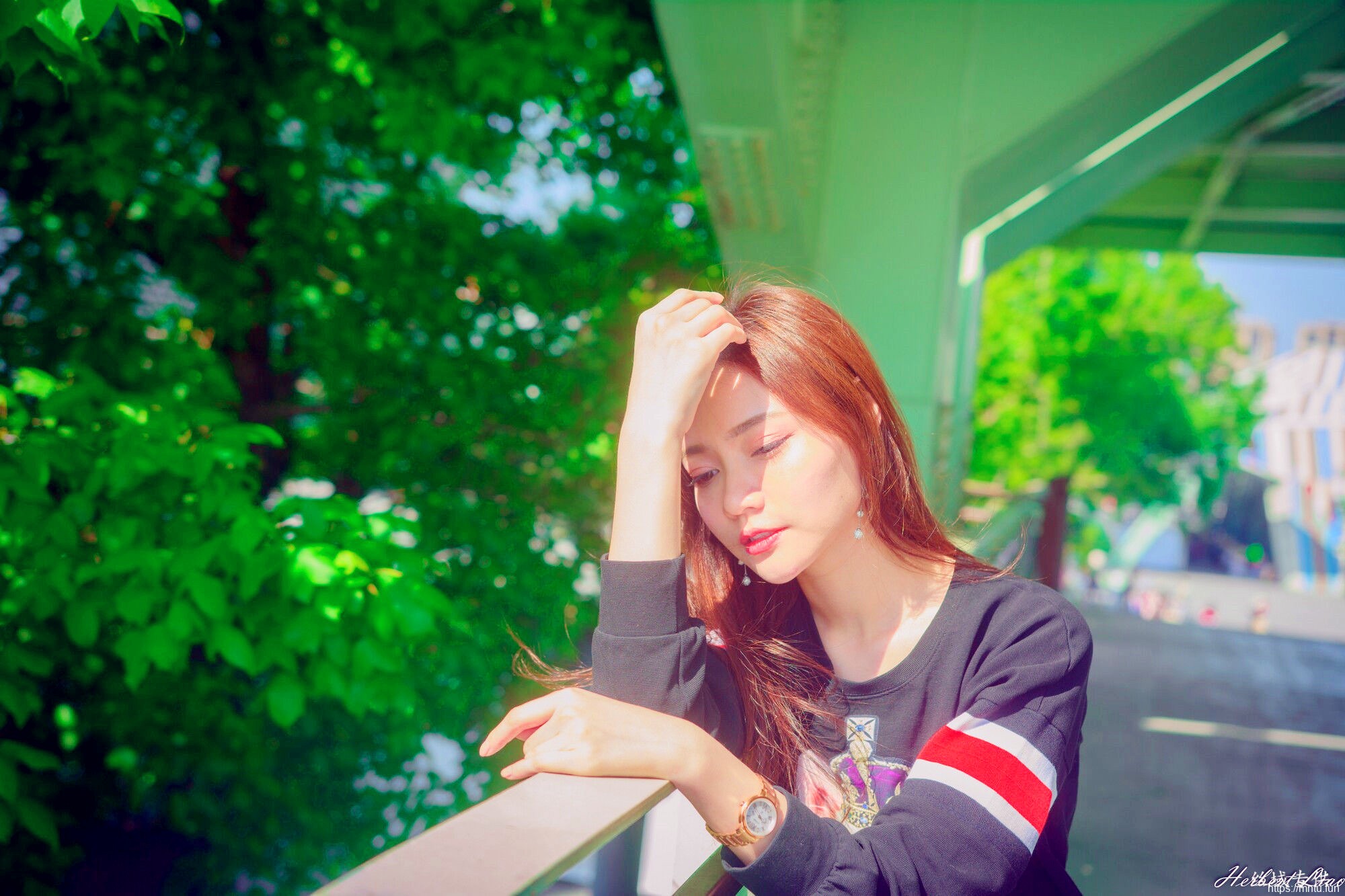 台湾网红美女苏小立MM翘臀后进式动态图集