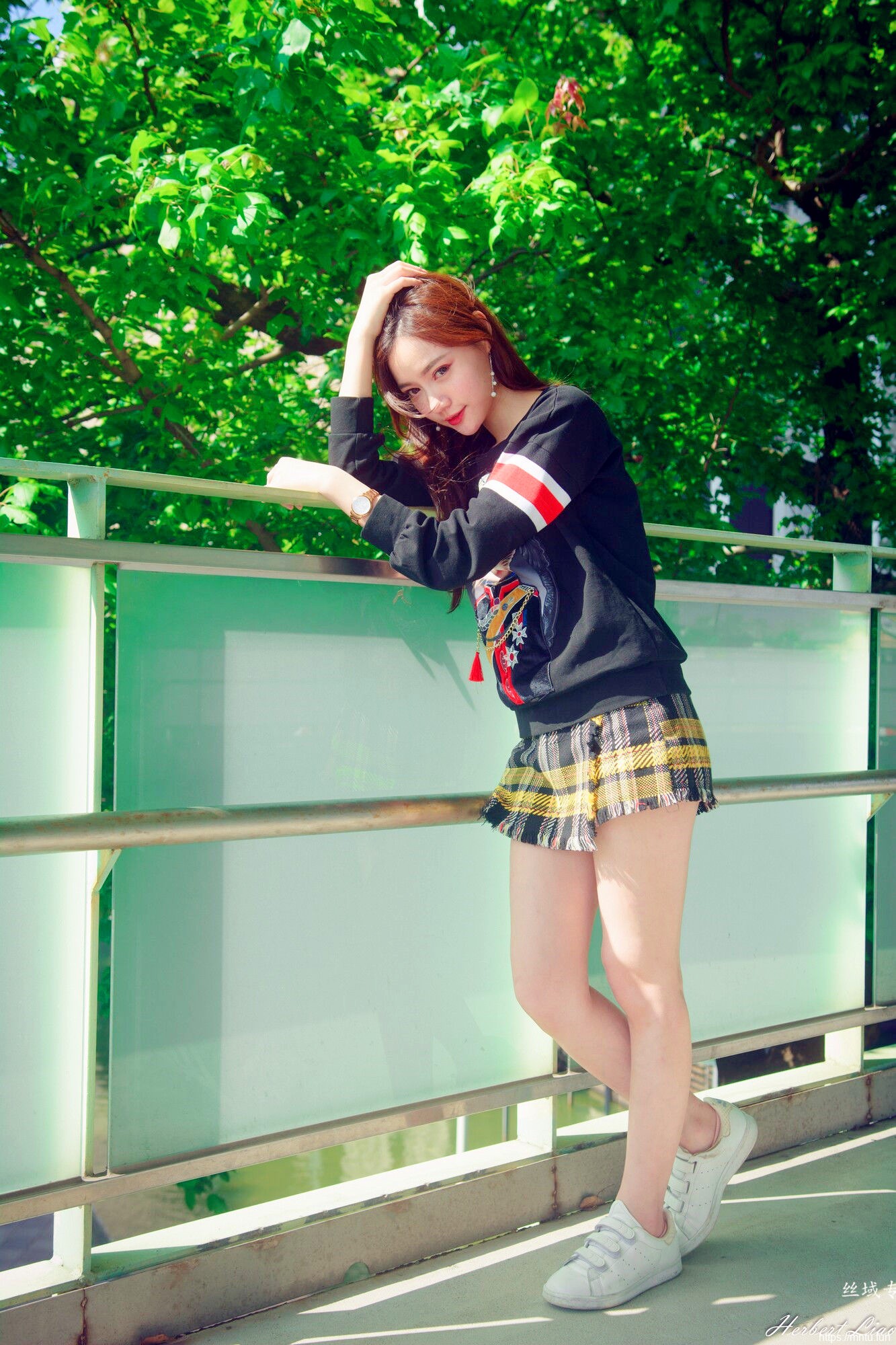 台湾网红美女苏小立MM翘臀后进式动态图集