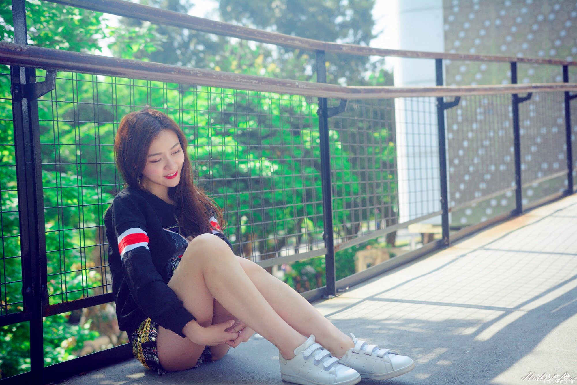 台湾网红美女苏小立MM翘臀后进式动态图集