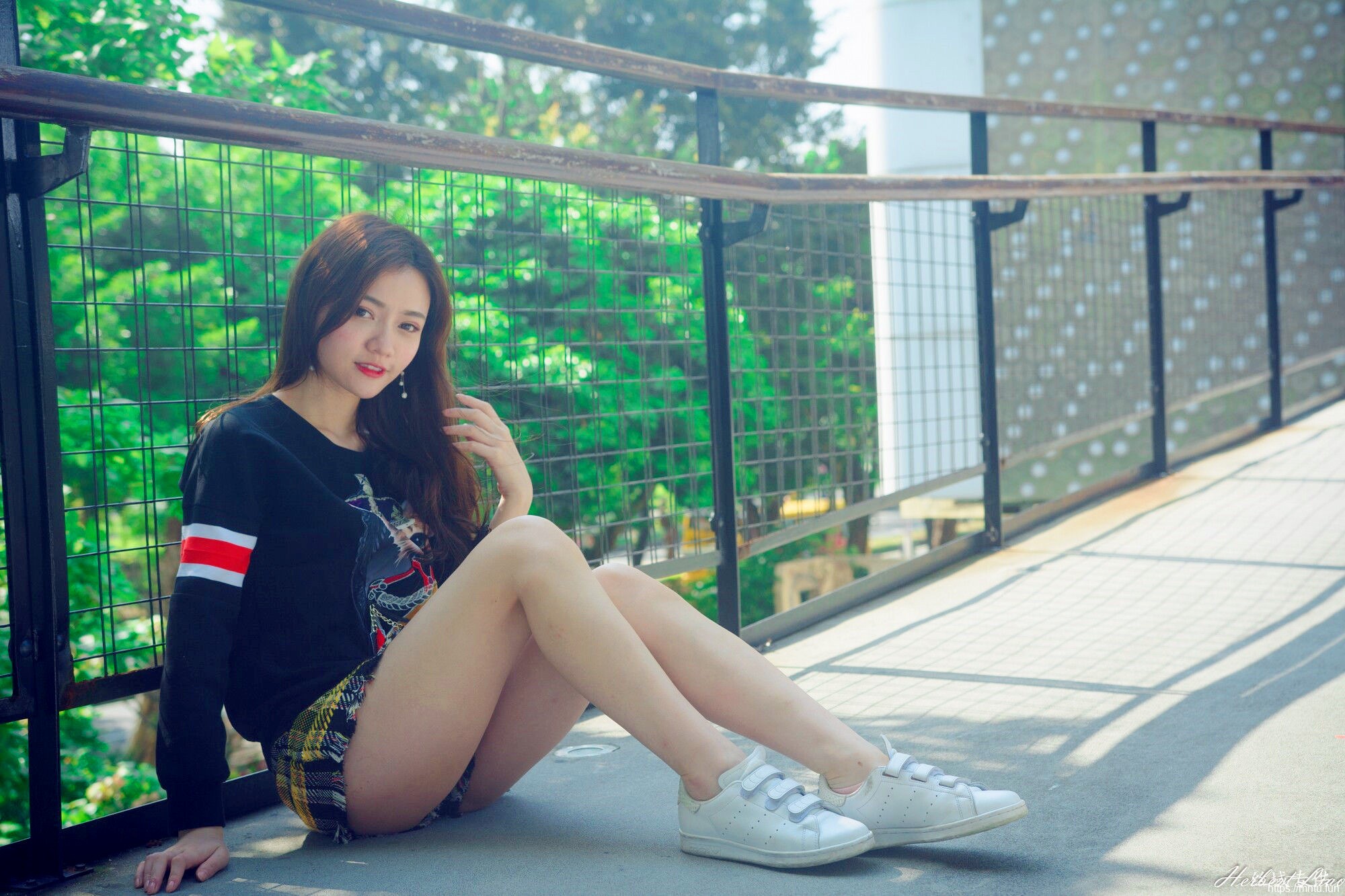 台湾网红美女苏小立MM翘臀后进式动态图集