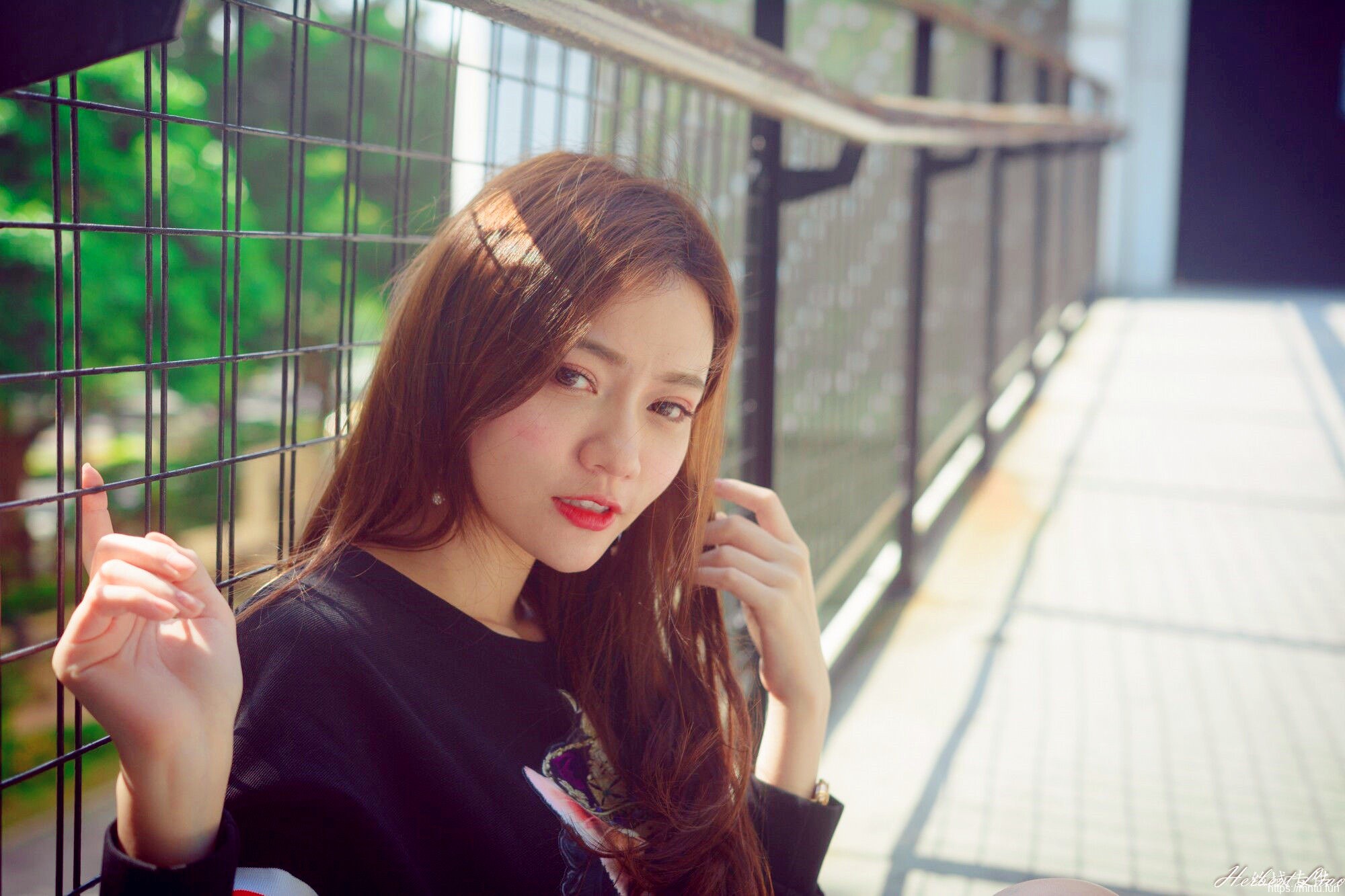 台湾网红美女苏小立MM翘臀后进式动态图集