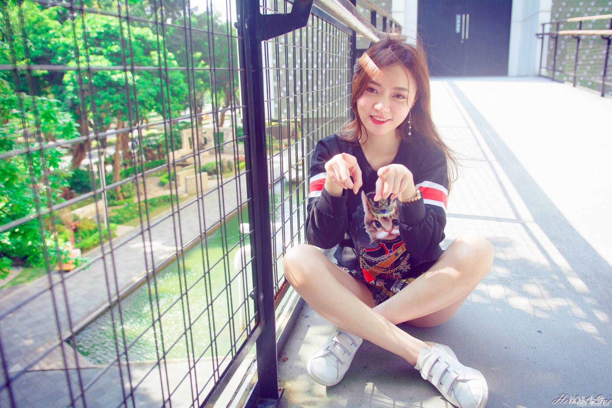 台湾网红美女苏小立MM翘臀后进式动态图集