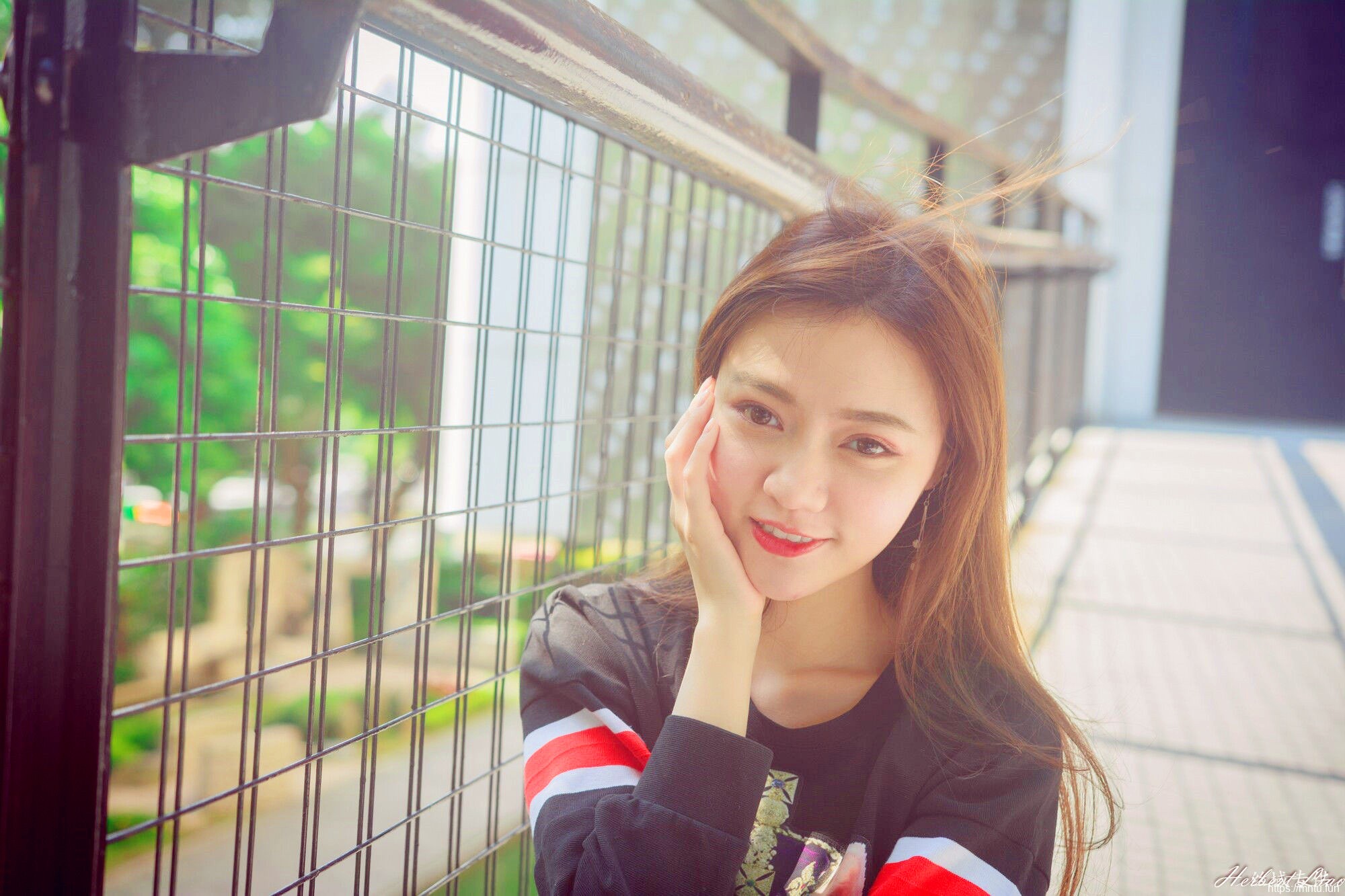 台湾网红美女苏小立MM翘臀后进式动态图集