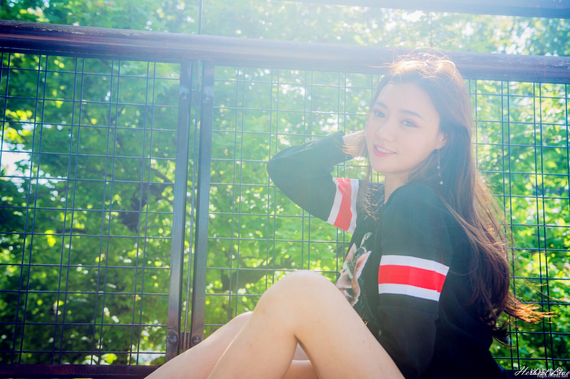 台湾网红美女苏小立MM翘臀后进式动态图集