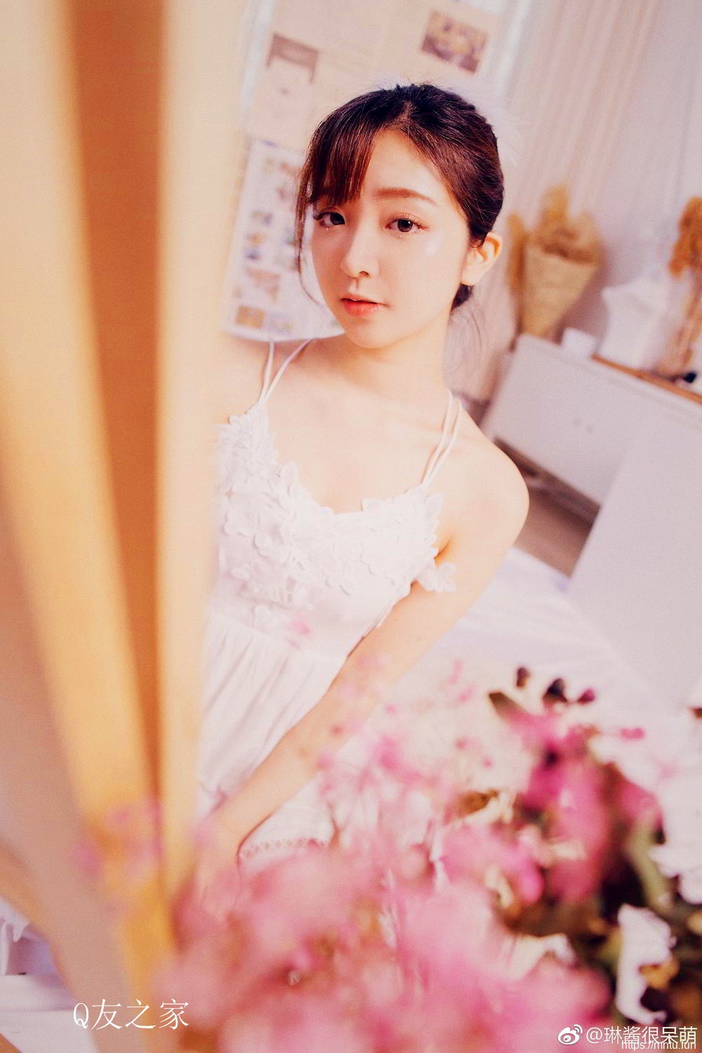 妹子天空街拍美女栏目为您提供街拍美女图片