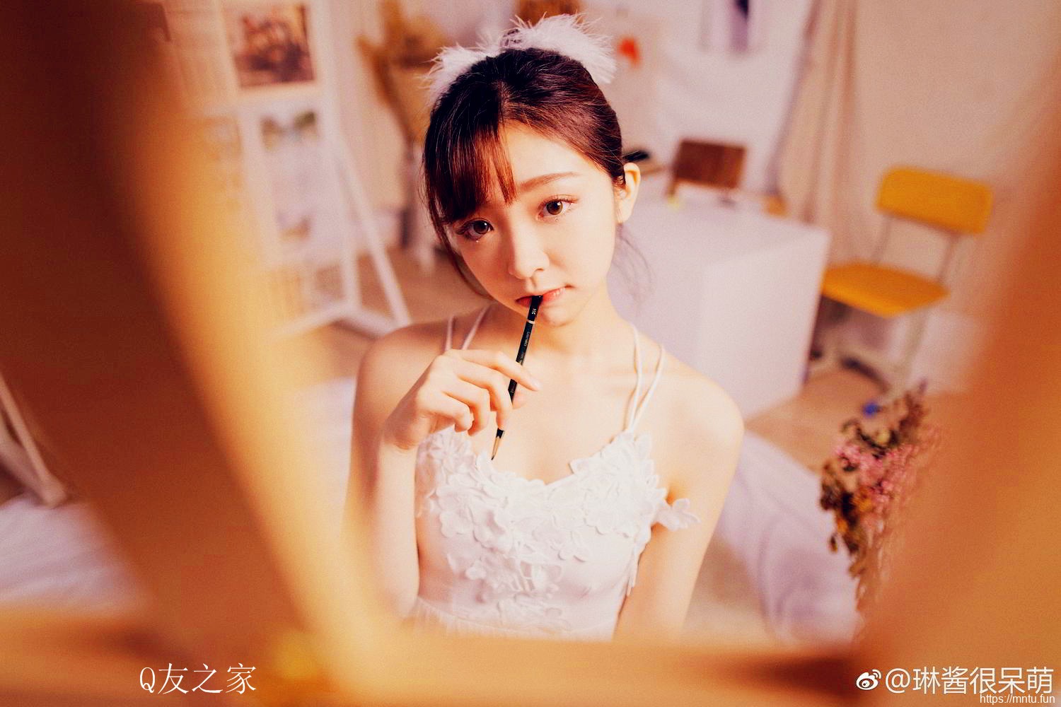 妹子天空街拍美女栏目为您提供街拍美女图片