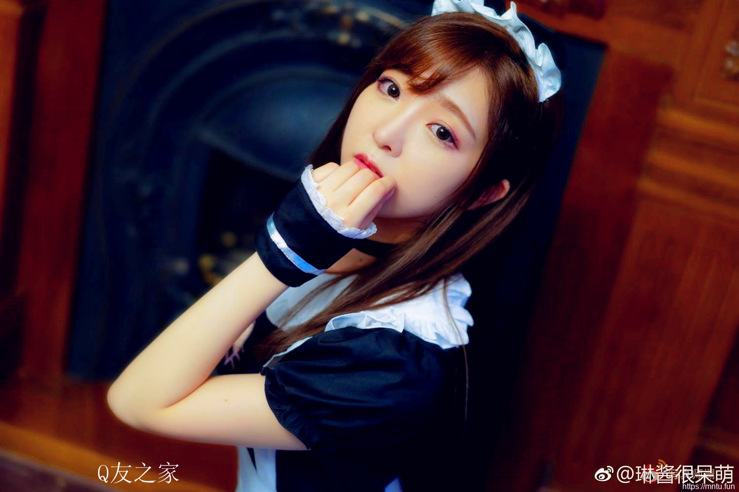 妹子天空街拍美女栏目为您提供街拍美女图片