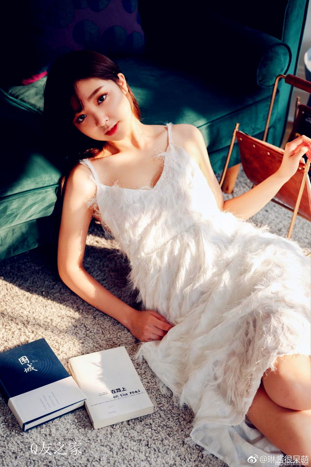 妹子天空街拍美女栏目为您提供街拍美女图片