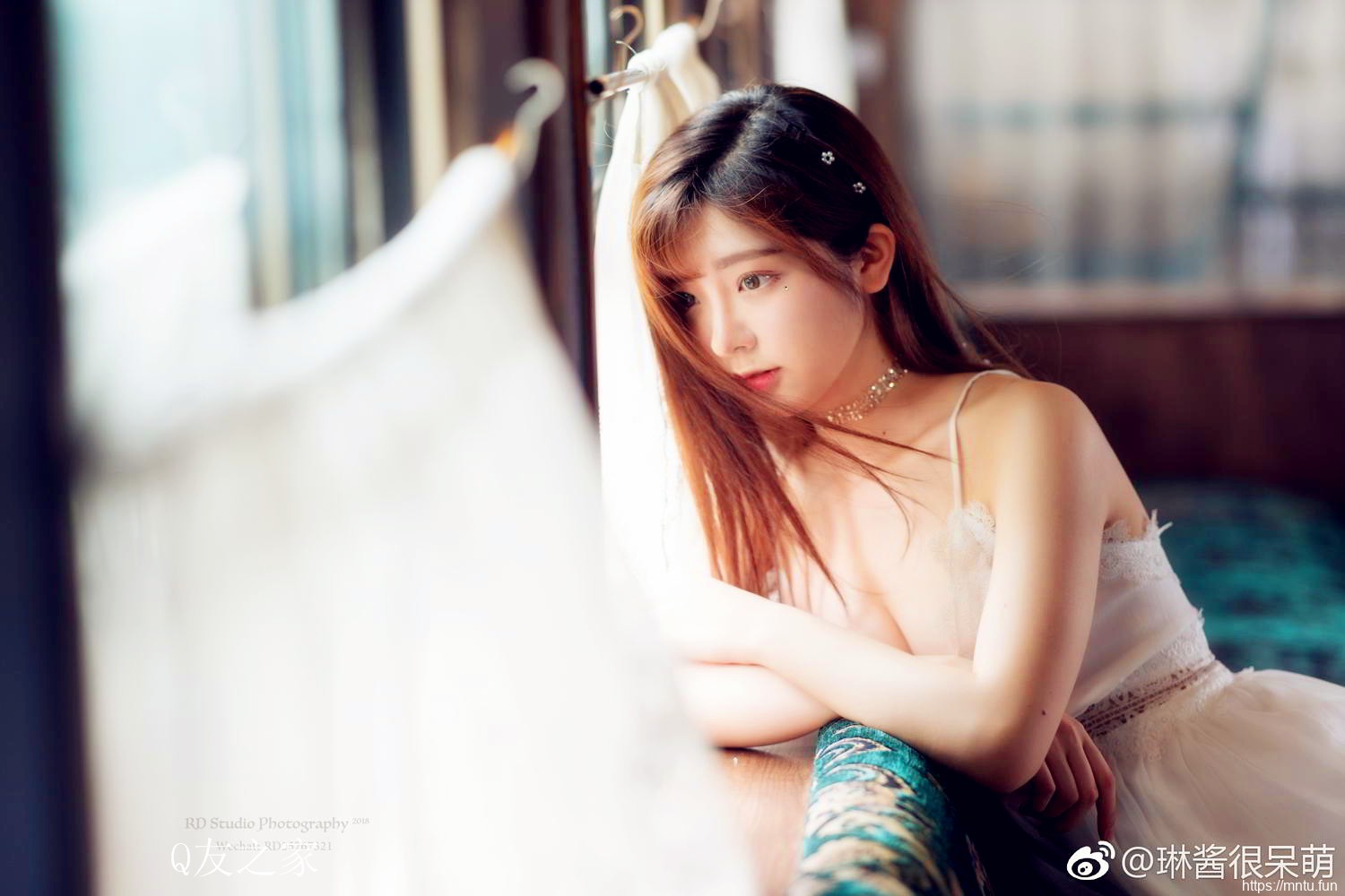 妹子天空街拍美女栏目为您提供街拍美女图片