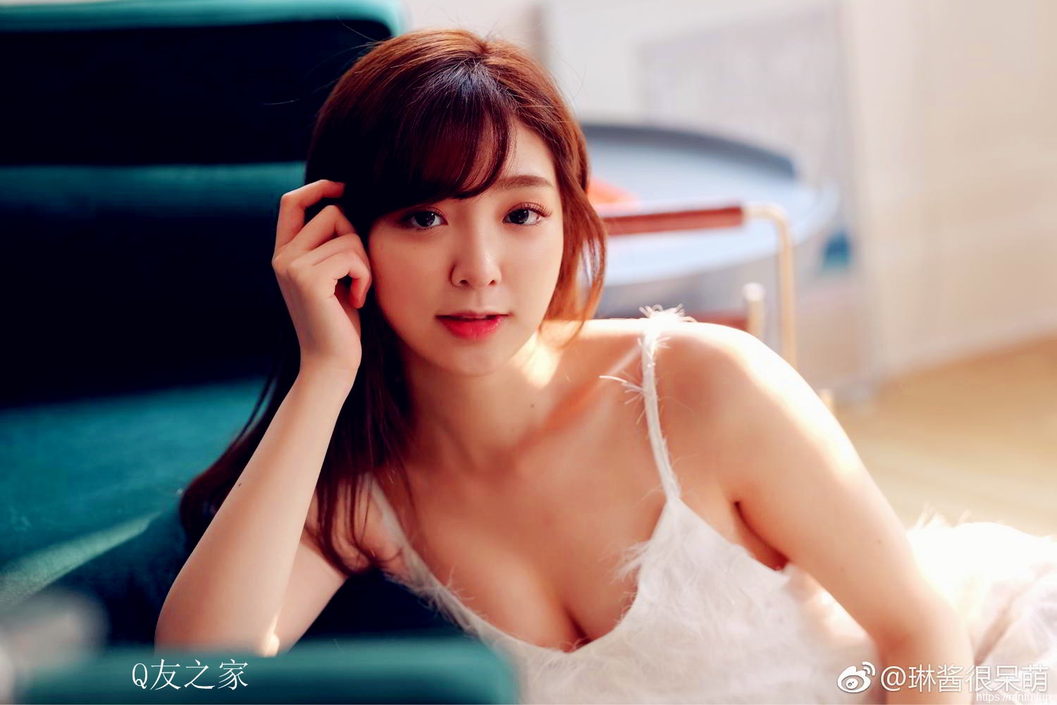 妹子天空街拍美女栏目为您提供街拍美女图片