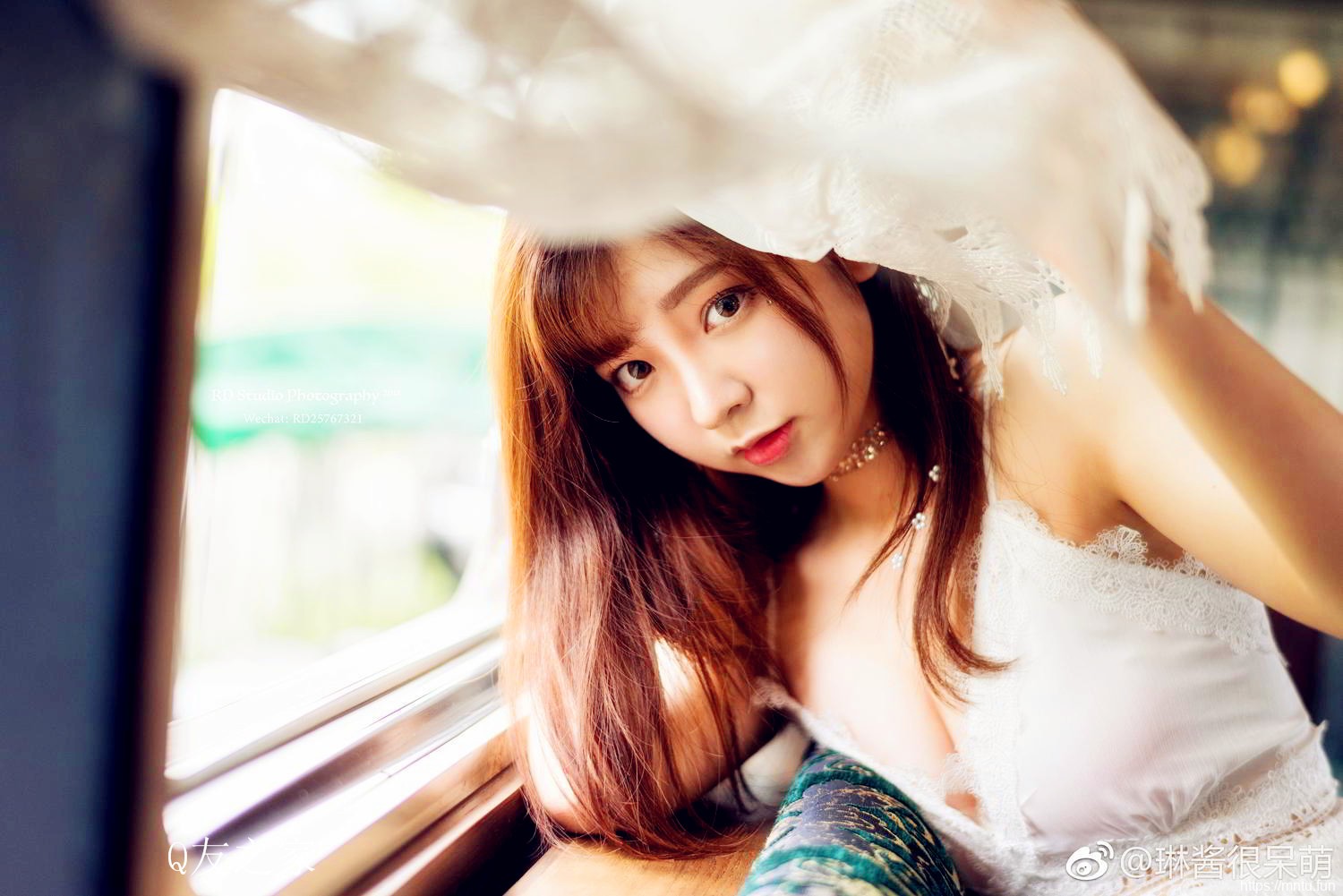 妹子天空街拍美女栏目为您提供街拍美女图片